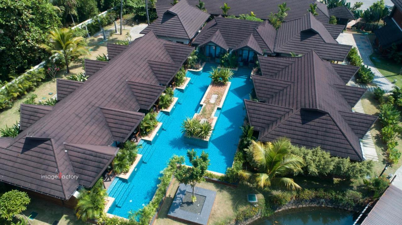 Gokulam Grand Resort & Spa, Kumarakom Buitenkant foto