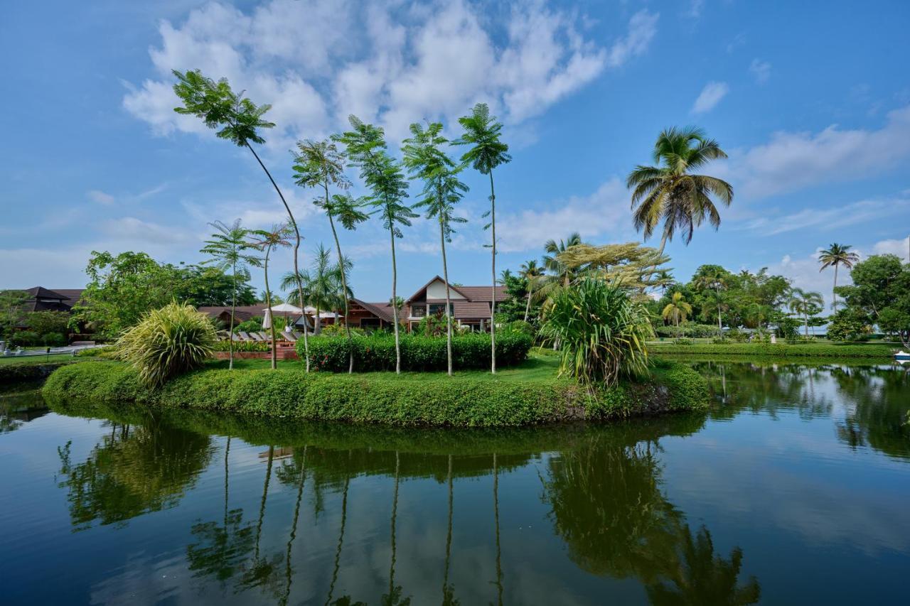 Gokulam Grand Resort & Spa, Kumarakom Buitenkant foto