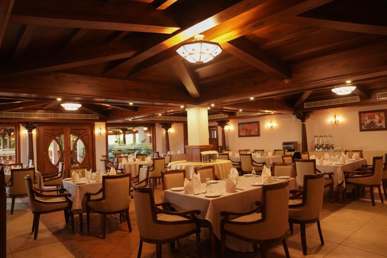 Gokulam Grand Resort & Spa, Kumarakom Buitenkant foto