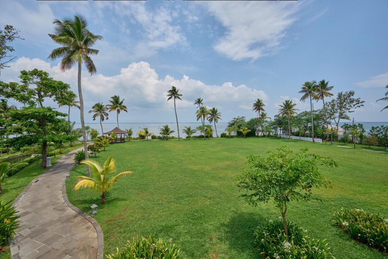 Gokulam Grand Resort & Spa, Kumarakom Buitenkant foto