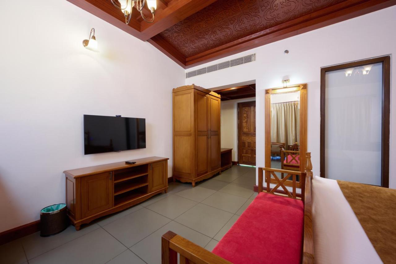 Gokulam Grand Resort & Spa, Kumarakom Buitenkant foto