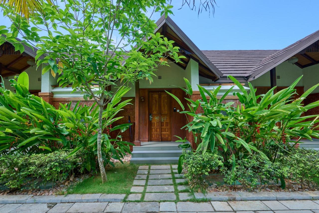 Gokulam Grand Resort & Spa, Kumarakom Buitenkant foto