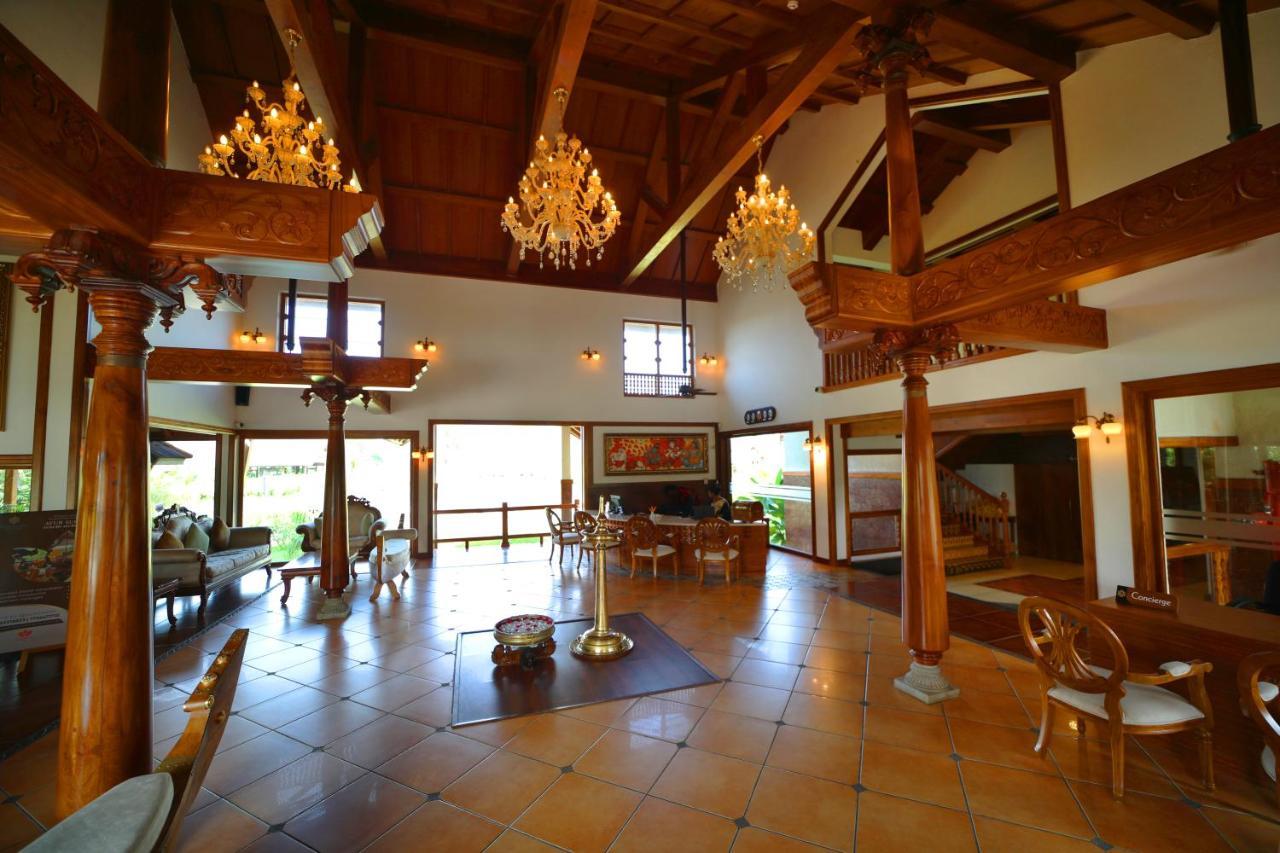 Gokulam Grand Resort & Spa, Kumarakom Buitenkant foto