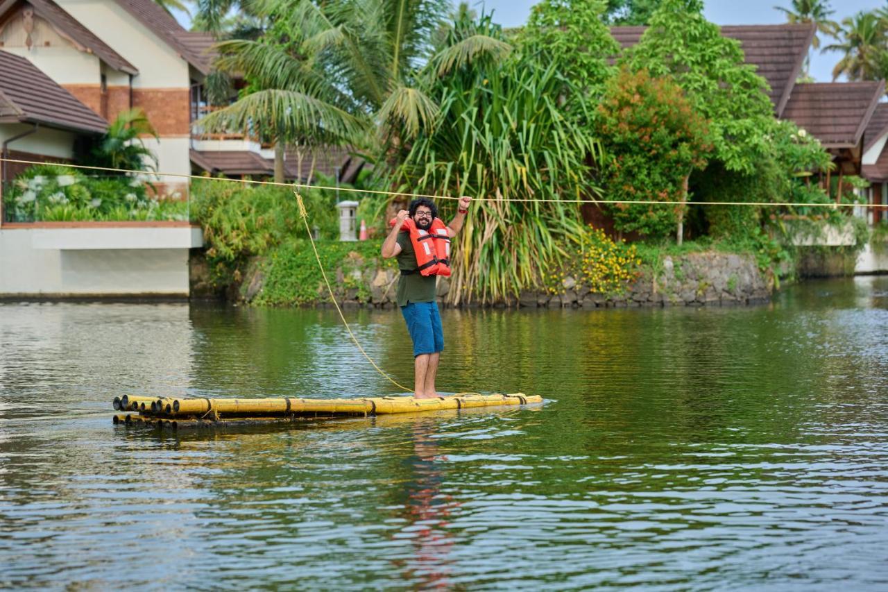 Gokulam Grand Resort & Spa, Kumarakom Buitenkant foto
