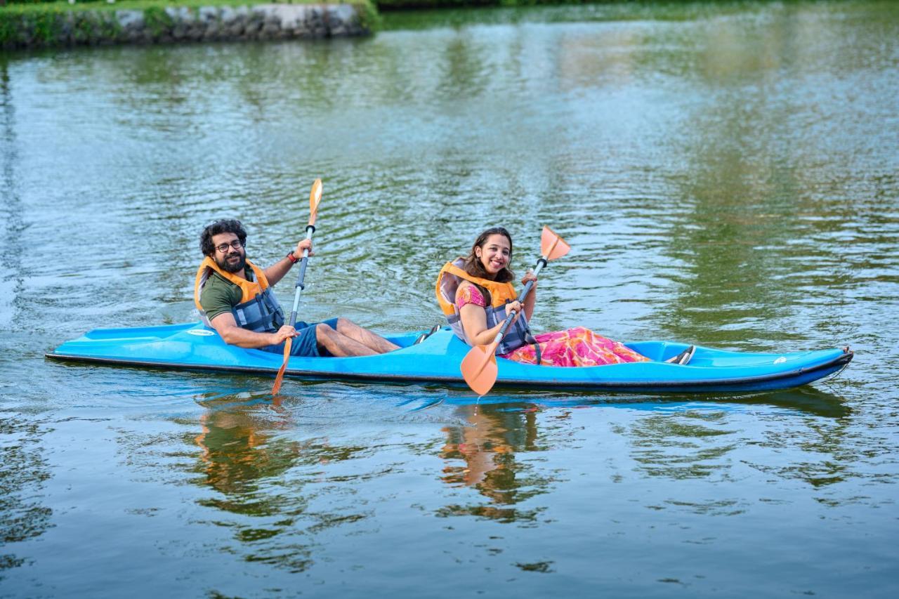 Gokulam Grand Resort & Spa, Kumarakom Buitenkant foto