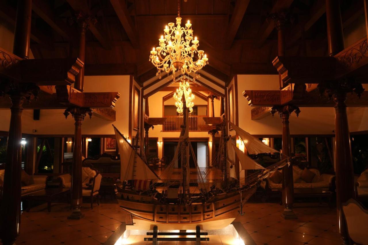 Gokulam Grand Resort & Spa, Kumarakom Buitenkant foto