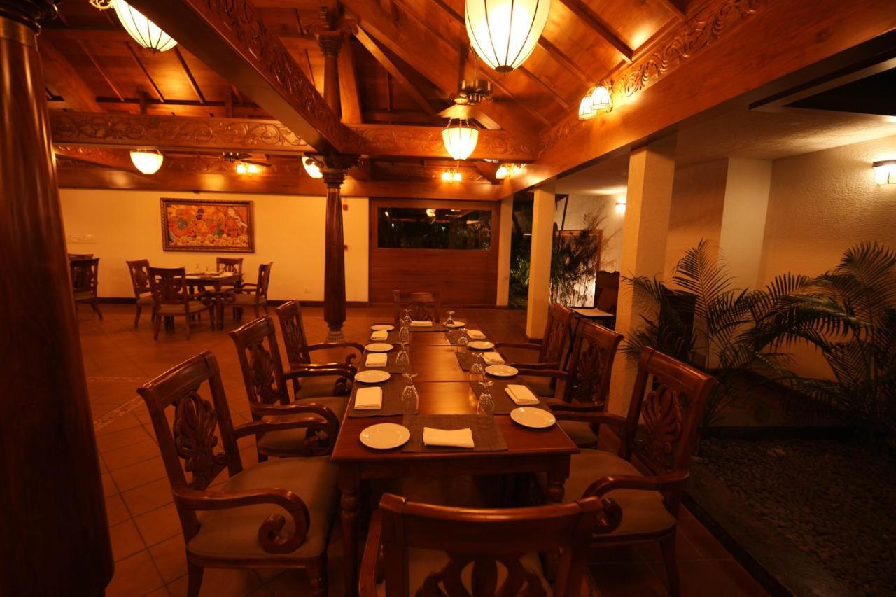 Gokulam Grand Resort & Spa, Kumarakom Buitenkant foto