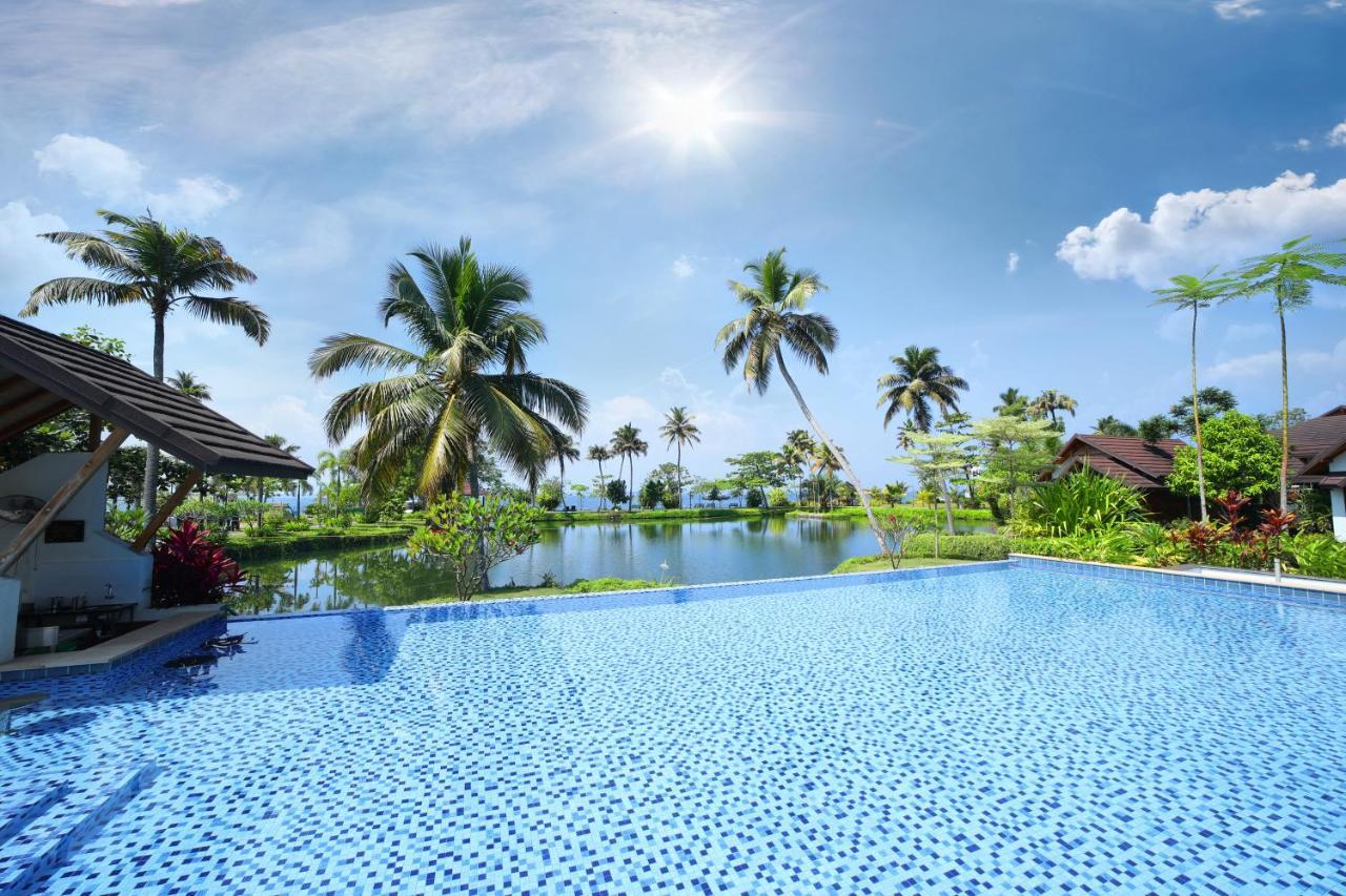 Gokulam Grand Resort & Spa, Kumarakom Buitenkant foto