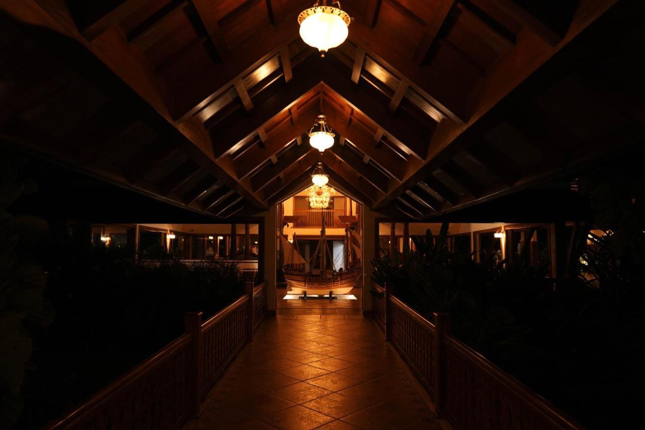 Gokulam Grand Resort & Spa, Kumarakom Buitenkant foto