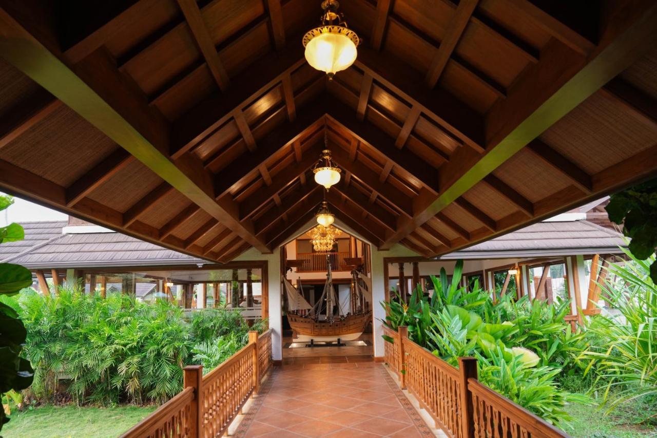 Gokulam Grand Resort & Spa, Kumarakom Buitenkant foto