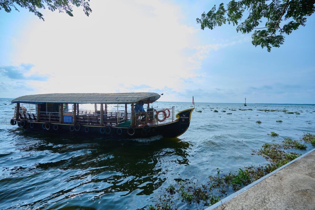 Gokulam Grand Resort & Spa, Kumarakom Buitenkant foto