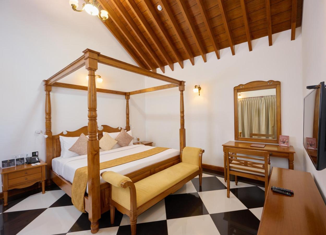 Gokulam Grand Resort & Spa, Kumarakom Buitenkant foto